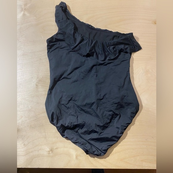 Hilor Black One-Shoulder Swimsuit 16 (MO) - Picture 5 of 8